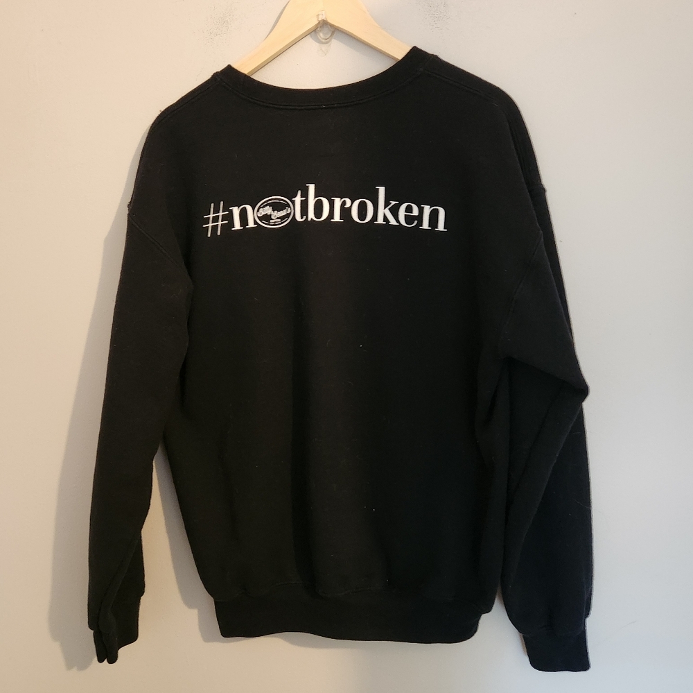 Bitty & Beau's Coffee #NotBroken Unisex Crewneck Sweatshirt -‎ Size Medium
